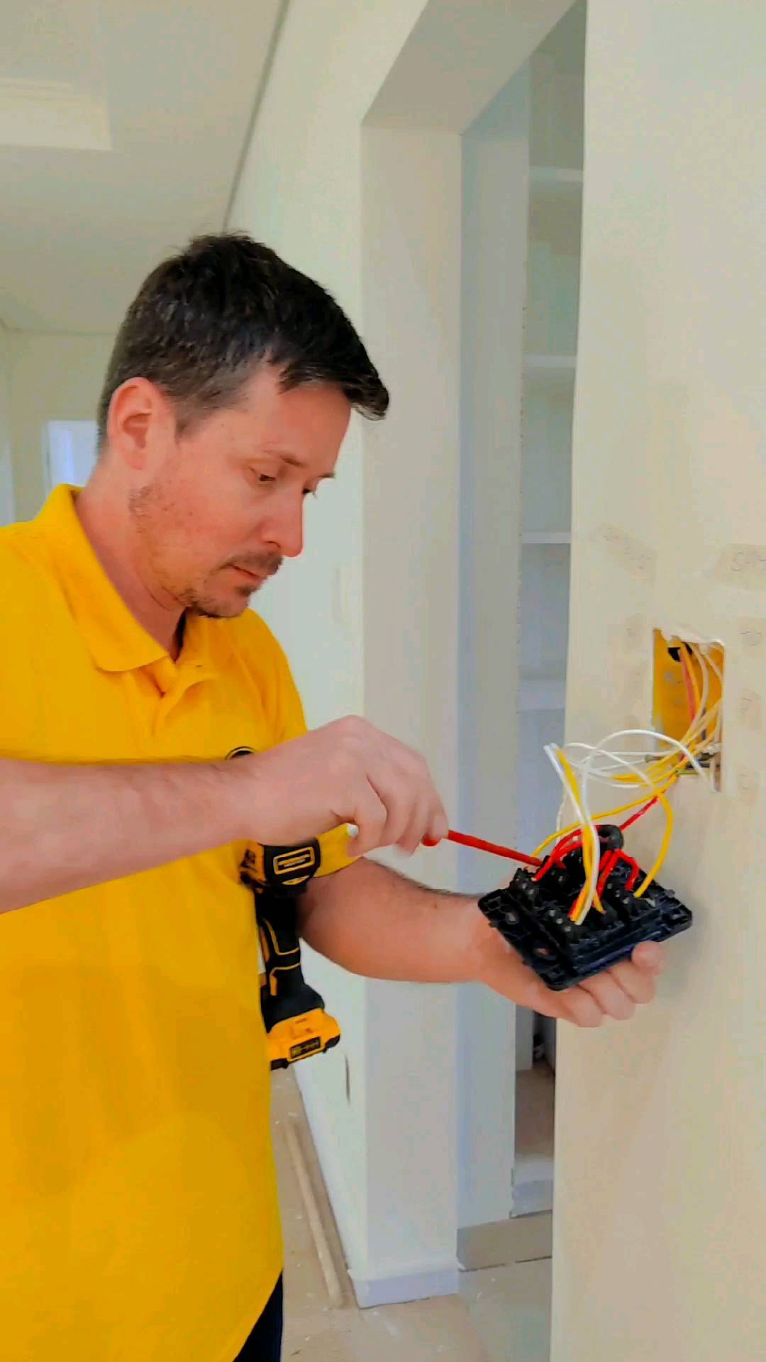 Instalacao de tomada e interruptor