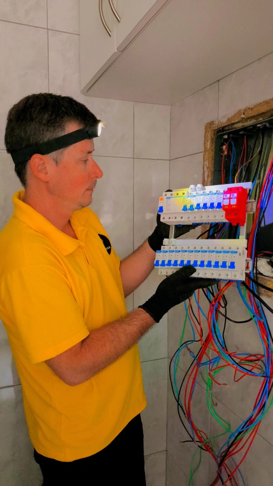 Montagem de quadro eletrico com disjuntores